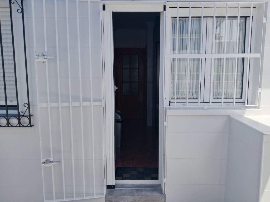 Puerta / reja de acceso